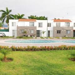 Modern Pool Side, 3 Bdrm House with parking