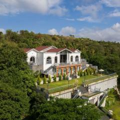 Bellevue Palace by StayVista - Lavish abode with a pool, Landscaped lawn, Gazebo & Adventure activities