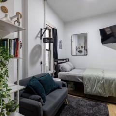 Steps from Everything - Modern Studio in Downtown's Union Square