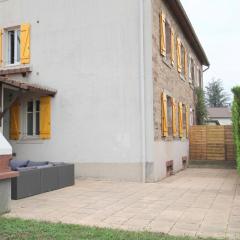 Appartement rénové avec jardin clos, barbecue et garage, proche centre-ville de Luxeuil-les-Bains - FR-1-583-225