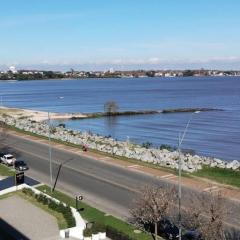 Mono ambiente frente al río, con amenities