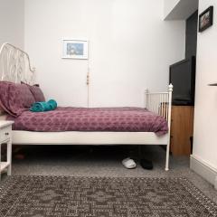 Audenshaw Spacious Double Room