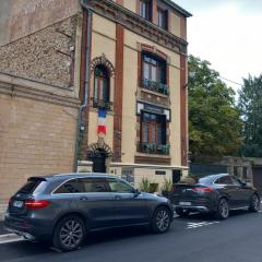 LES LOGES DU THEATRE, MAISON 160m2 UNIQUE modulable 16 voyageurs MAX, JEUX, quartier CHIC historique, 200m de l'Avenue de Champagne, Gare, Musée, Jardins parcs, et toutes commodités, DEGUSTATION de CHAMPAGNE OFFERTE