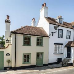 Quaint 18th Century Cottage in Lymington