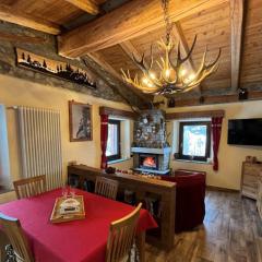 Chalet Chez Louis - Alpine Charm with Mont Blanc View & Ski Access