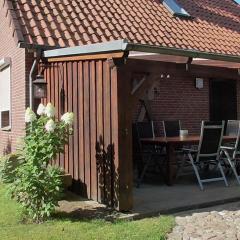 Ferienhaus mit überdachter Terrasse und Carport