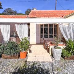 Rêve D'azur en bord de mer, studio avec piscine partagée, parking Barbecue, draps inclus à la Nartelle