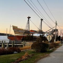 Historic, Seaside Mystic Getaway, Walk To Seaport