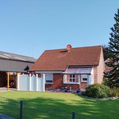 Gemütliches Ferienhaus Lütje Huske mit Garten, 25666