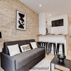 Charming flat with Jacuzzi heart of Paris GetHosted