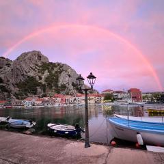 Omis apartment - near beach and town center, ground floor with small garden