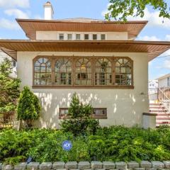 1 Block to Beach - 8BR 5BA Modern Historic Home