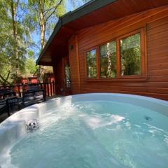 L02 - The Penrhyn Spa with Hot Tub