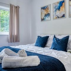 Full House, Massage Mattresses, Sleeps 6 guests, Free wifi, Free Parking, Free Netflix, Smart TV