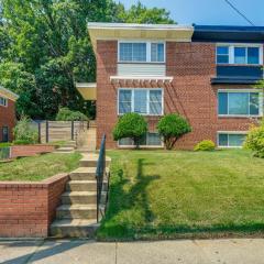 Pet-Friendly Arlington Townhome with Furnished Patio