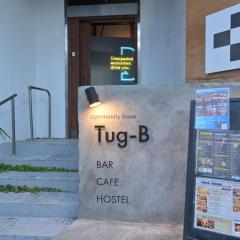 Tug-B Bar & Hostel