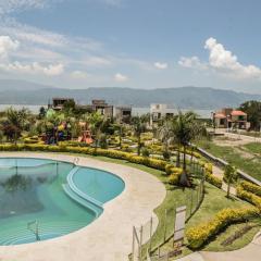 Lake house 3 bedroom Pool and hotub