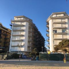 AIRONE MARE-Attico Quadrilocale, Vista Mare, Lido di Jesolo