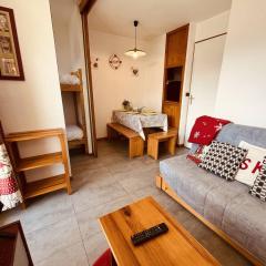 Studio cosy 4 pers avec balcon, proche pistes et centre. Animaux admis. - FR-1-757-129