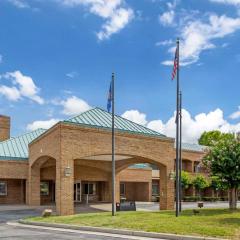 Comfort Suites Inn at Ridgewood Farm