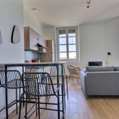 Apartment renovated for monthly rental - Lyon 4