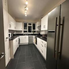 Lovely 3-4 bed flat in Kingston