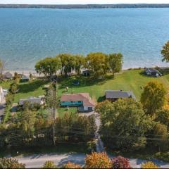 Entire Waterfront Cottage In Prince Edward County