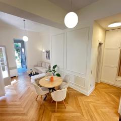 Detached house,with courtyard and fast Wi-Fi in the city centre