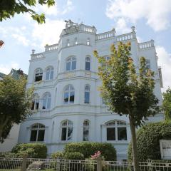 FeWos direkt am Strand, teilweise mit Meerblick, Villa Sirene, Binz