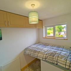 Cosy Single Room, Smart TV, 5 Minute Walk from Train Station