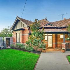 Camberwell Holiday Home With Pool