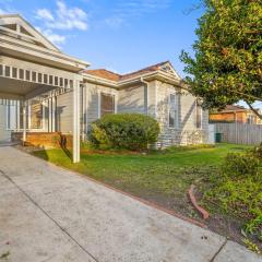 Elegant Luxury - Family Entertainer in Ringwood