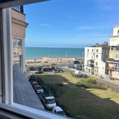 Garden square central 2 bed & sea-view