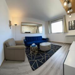 4 min walk to metro, 2 bedrooms &Salon, La Défense