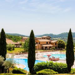 ISA-Residence with swimming pool surrounded by greenery just 5 minutes from Massa Marittima