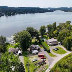 Waterfront Cottage with Swim Spa, BBQ, and Boat Dock