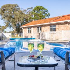 24 Irawari Crescent - pool, air con, pet friendly, boat parking