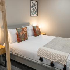 Host & Stay - Monarchs Quay