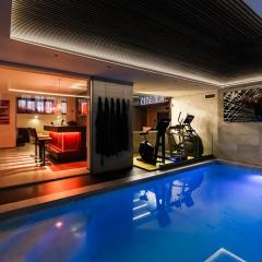 N18 luxury boutique apartment with a private pool & spa