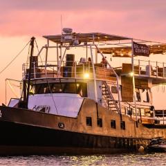 Floating Hotel in Uluwatu SALTWATER COWBOYS