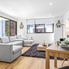 Scenic Wollongong Gem City Location with Rooftop