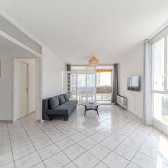 Spacious Apartment for 8 People - Bron Grand Clement