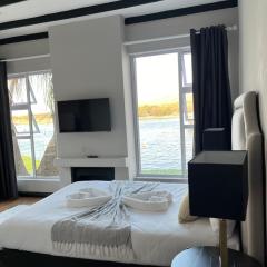 Serene Suite On The Dam