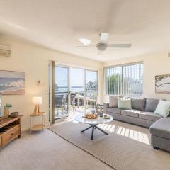 Yarramundi, 4,47 Magnus Street - air conditioned unit with air con, wi-fi, water views and close to town