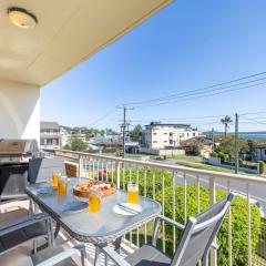 Yarramundi, 4,47 Magnus Street - air conditioned unit with air con, wi-fi, water views and close to town