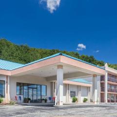 Howard Johnson Hotel & Conference Center by Wyndham Salem