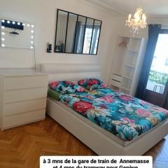 Chambre salle de bain et balcon privé - 3 mins à pied de la gare - Génève accès direct