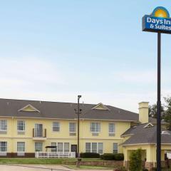 Days Inn & Suites by Wyndham DFW Airport South-Euless