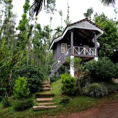 Jungle Greens Homestay - Private Cottage, 150Y Old Estate