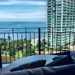 Beachfront Chic Condo - perfect 4Home office!